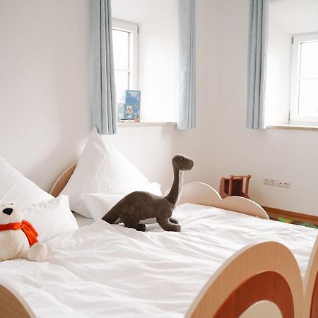 Black Horse Family Apartment - Barrierearm - Pfotenglueck - Familienzeit By Loewenherz Homes Stephanskirchen Buitenkant foto