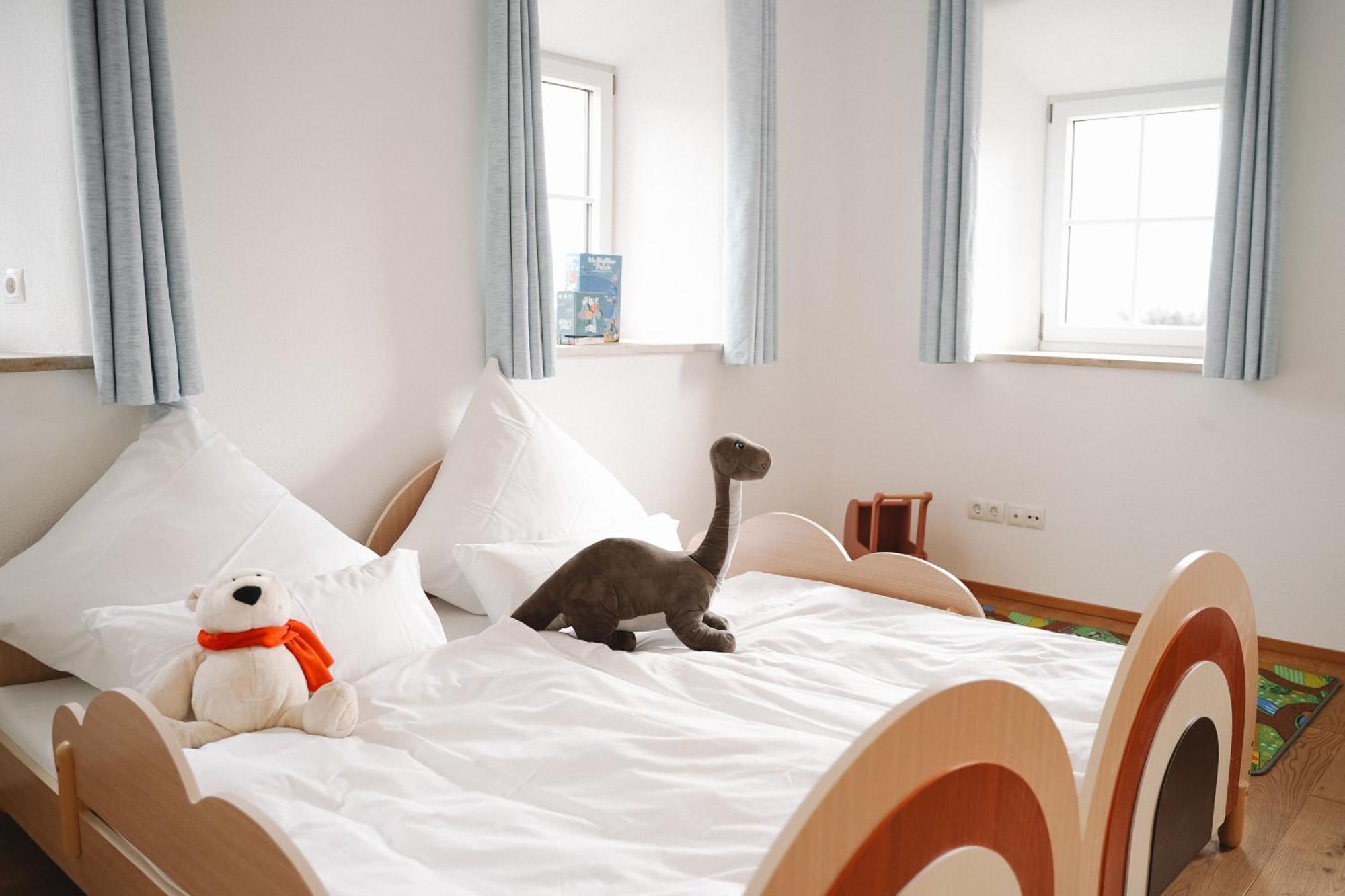 Black Horse Family Apartment - Barrierearm - Pfotenglueck - Familienzeit By Loewenherz Homes Stephanskirchen Buitenkant foto