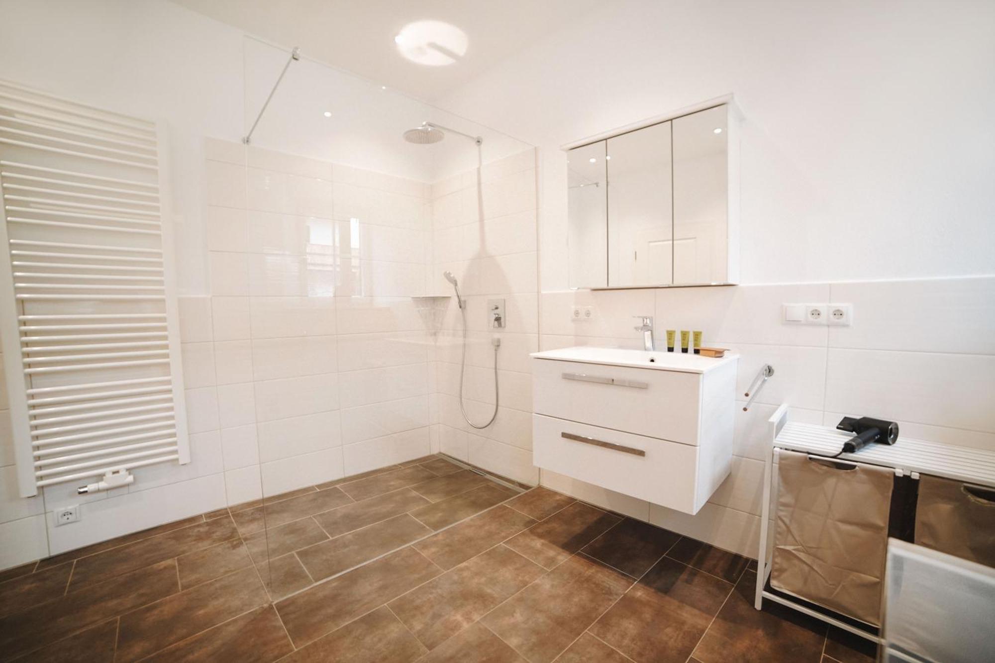 Black Horse Family Apartment - Barrierearm - Pfotenglueck - Familienzeit By Loewenherz Homes Stephanskirchen Buitenkant foto