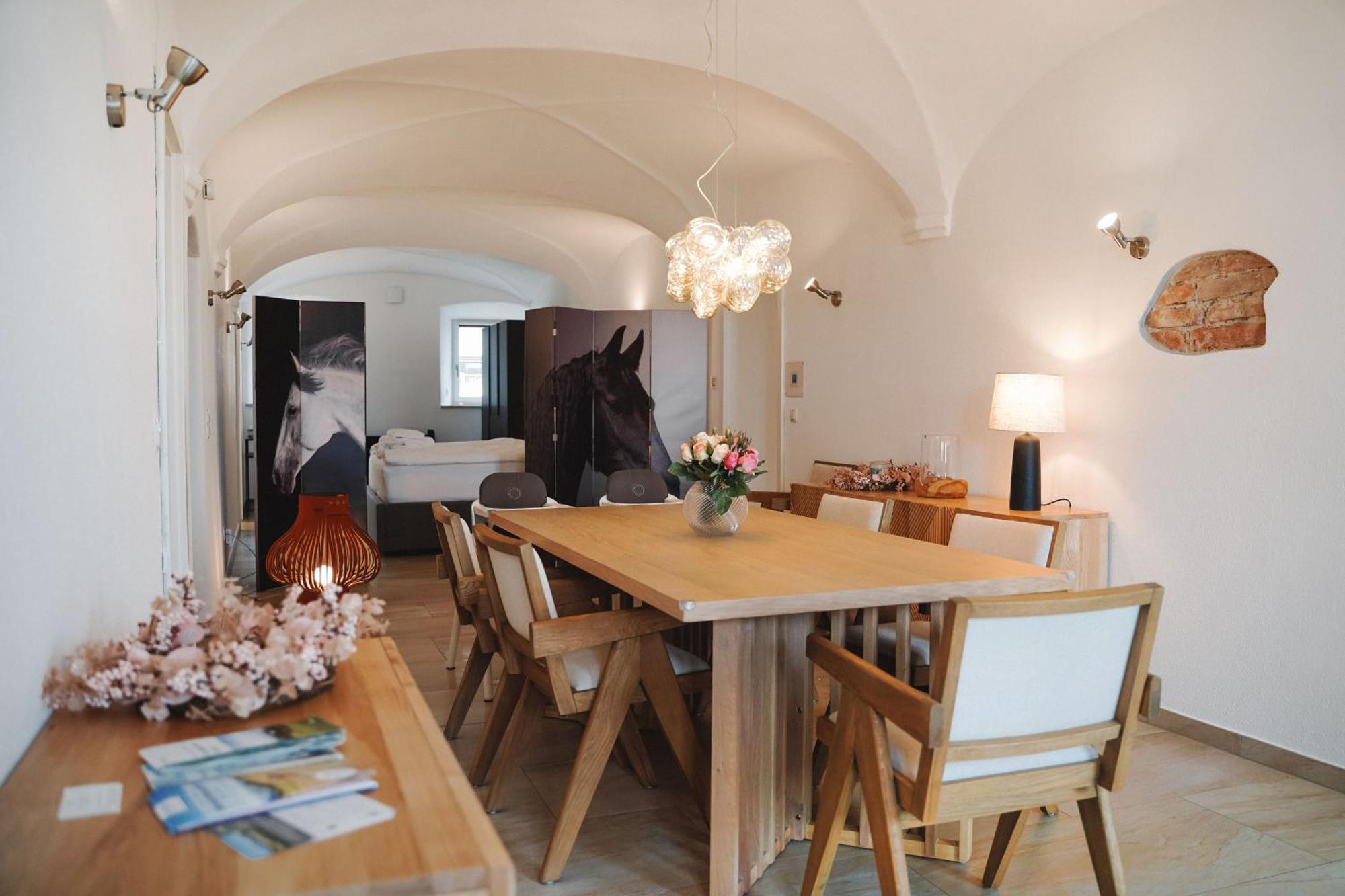 Black Horse Family Apartment - Barrierearm - Pfotenglueck - Familienzeit By Loewenherz Homes Stephanskirchen Buitenkant foto