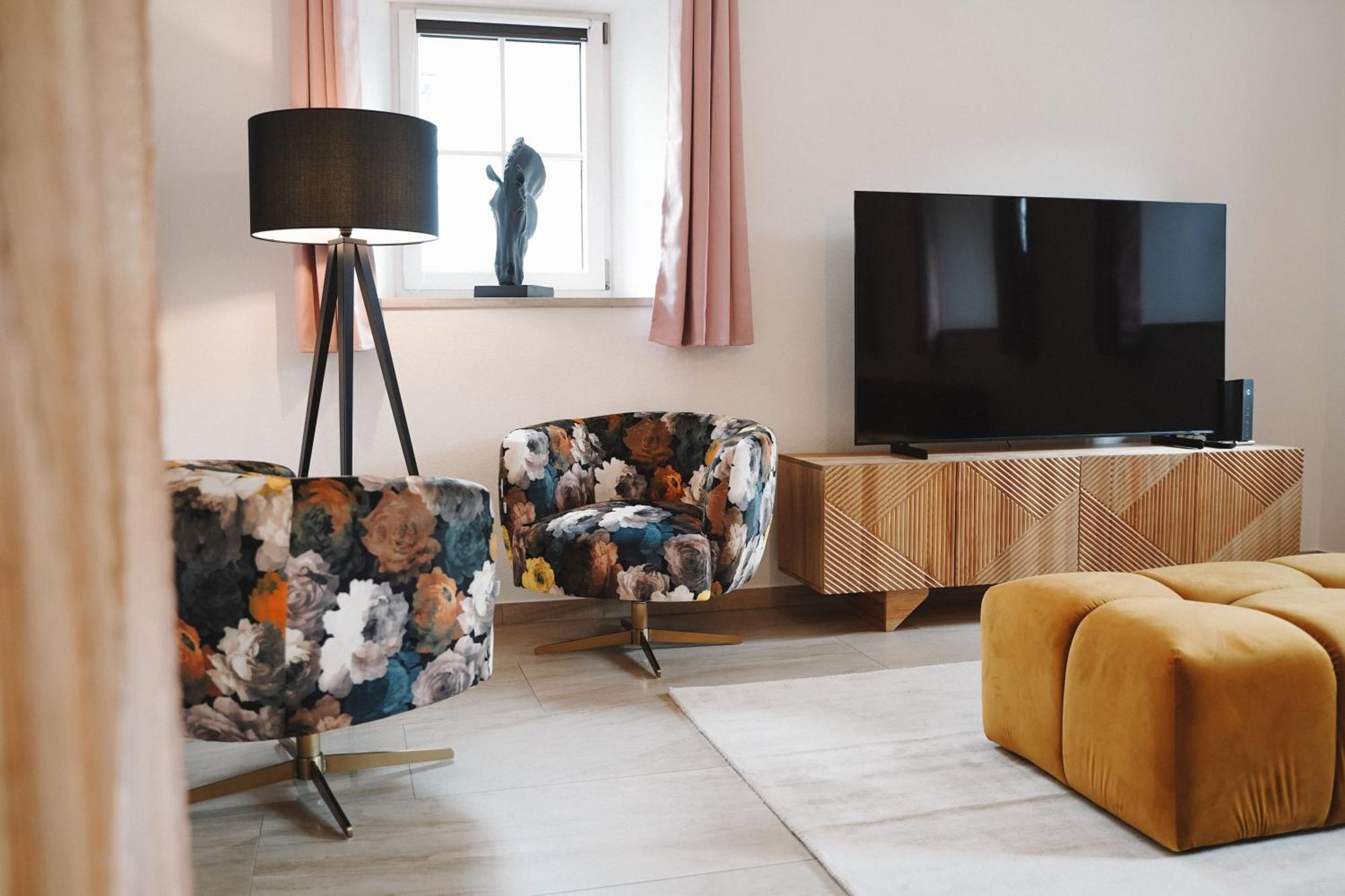 Black Horse Family Apartment - Barrierearm - Pfotenglueck - Familienzeit By Loewenherz Homes Stephanskirchen Buitenkant foto